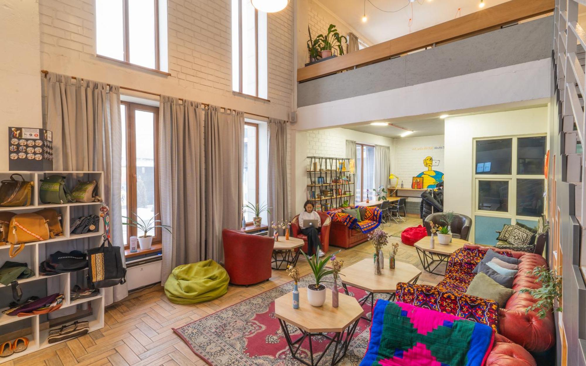 Ololofreelander Hostel&Coworking ビシュケク エクステリア 写真