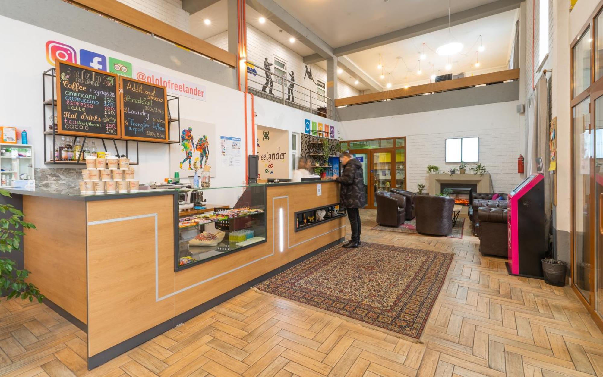 Ololofreelander Hostel&Coworking ビシュケク エクステリア 写真