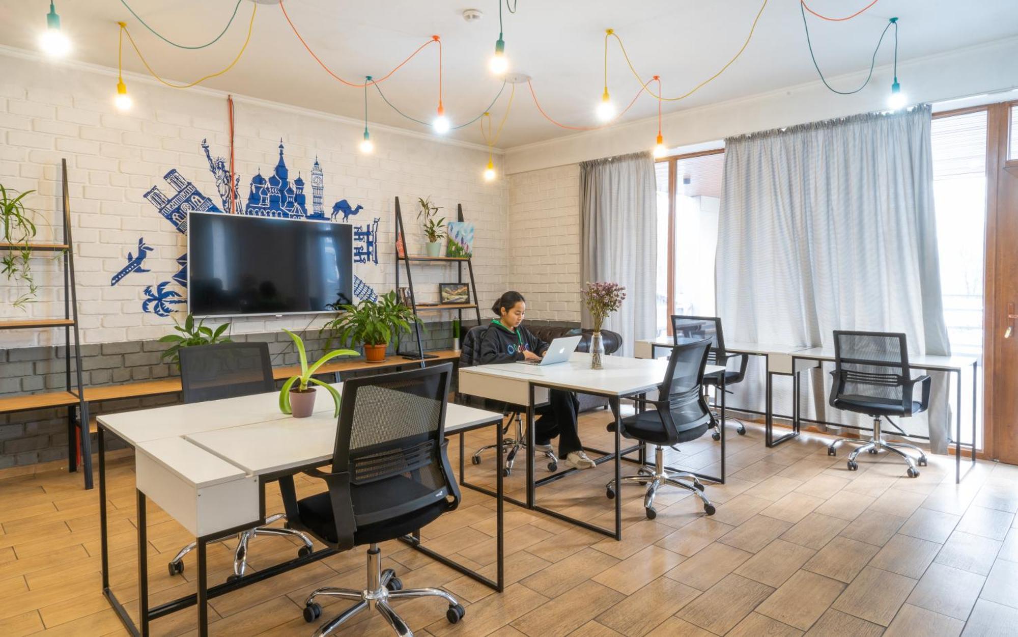 Ololofreelander Hostel&Coworking ビシュケク エクステリア 写真