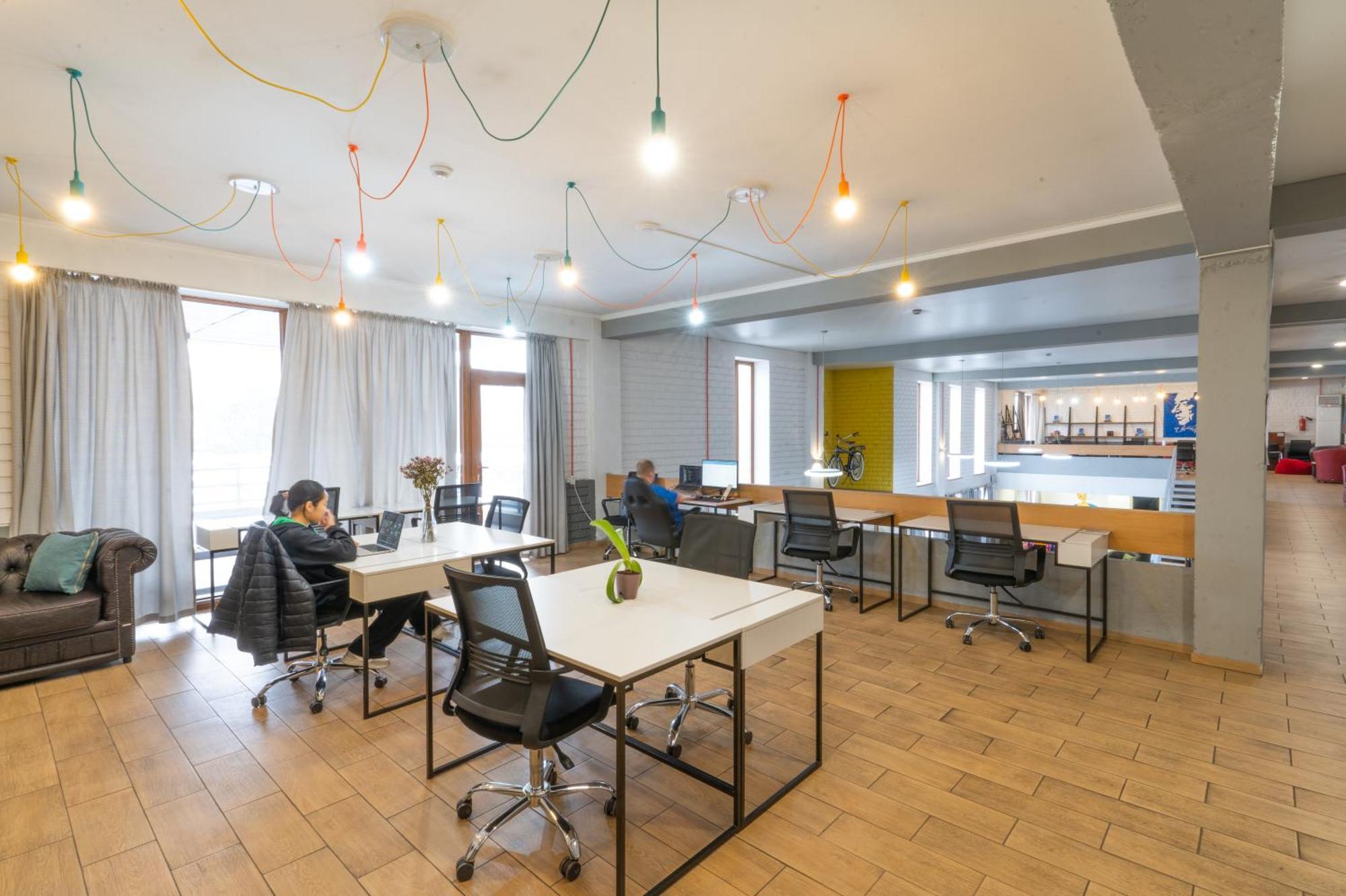 Ololofreelander Hostel&Coworking ビシュケク エクステリア 写真