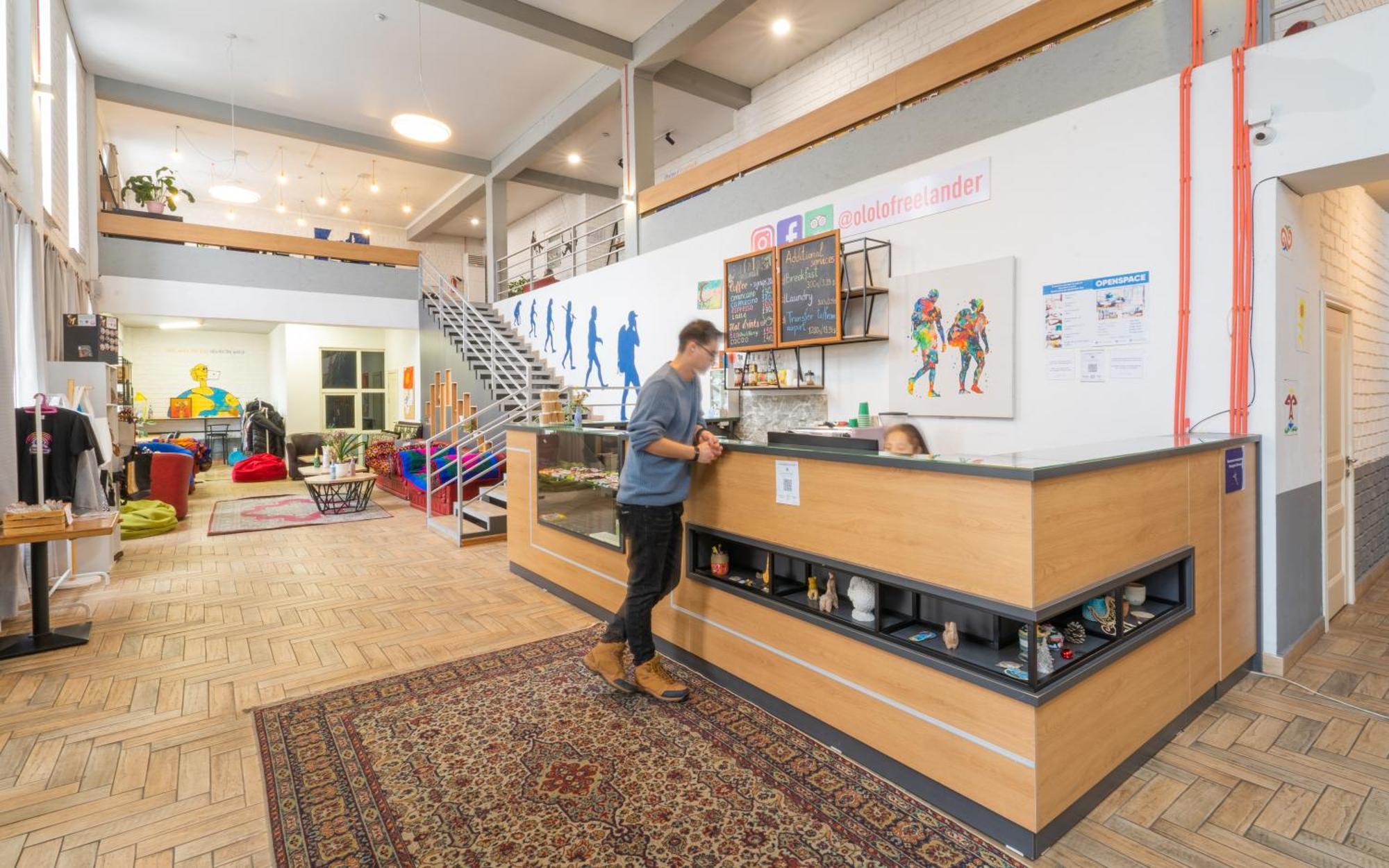 Ololofreelander Hostel&Coworking ビシュケク エクステリア 写真