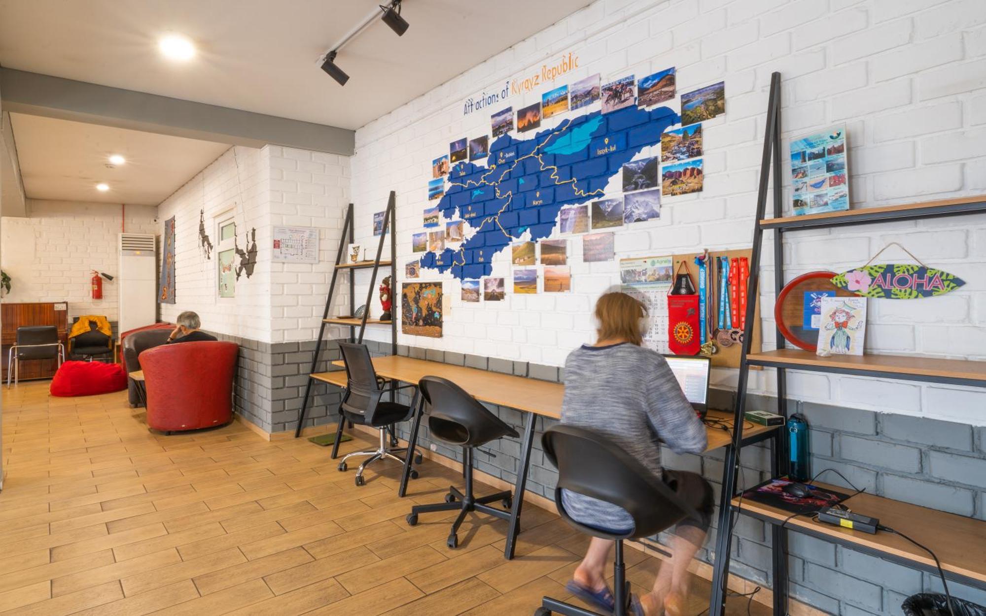 Ololofreelander Hostel&Coworking ビシュケク エクステリア 写真