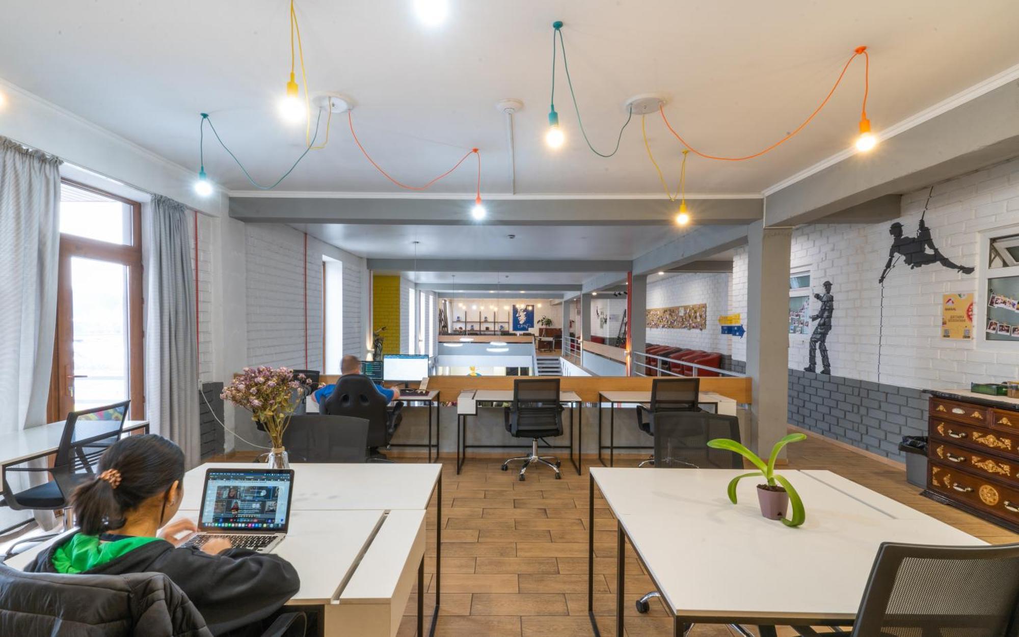 Ololofreelander Hostel&Coworking ビシュケク エクステリア 写真