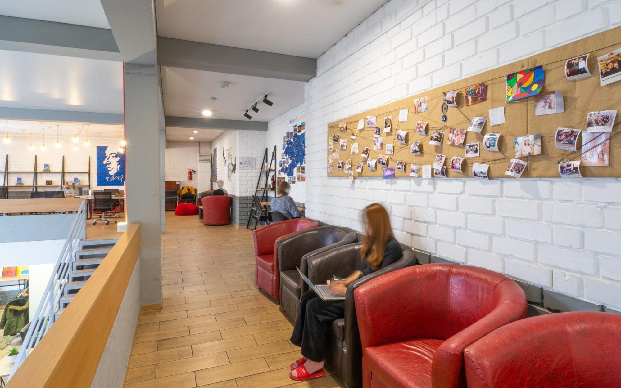 Ololofreelander Hostel&Coworking ビシュケク エクステリア 写真
