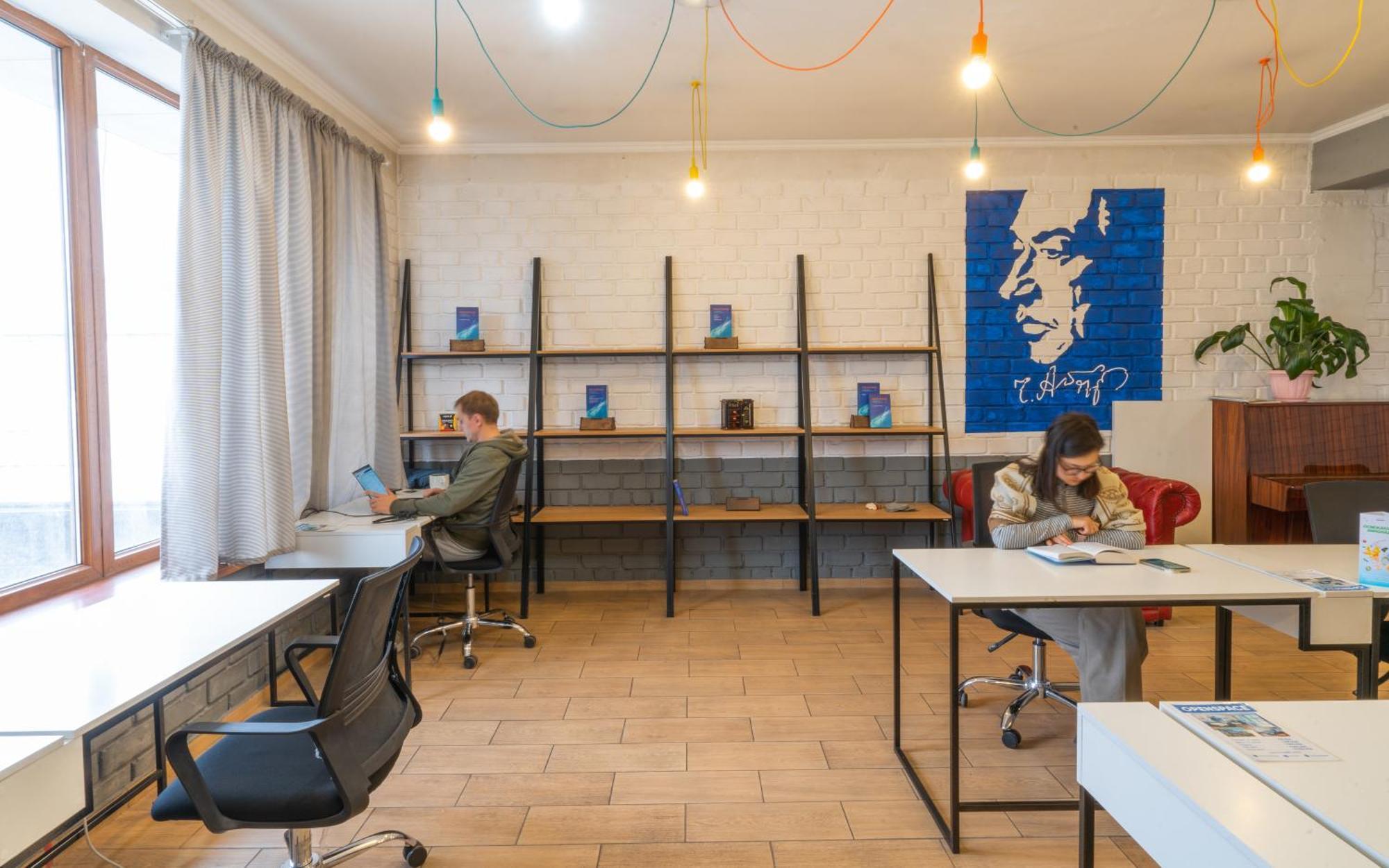 Ololofreelander Hostel&Coworking ビシュケク エクステリア 写真
