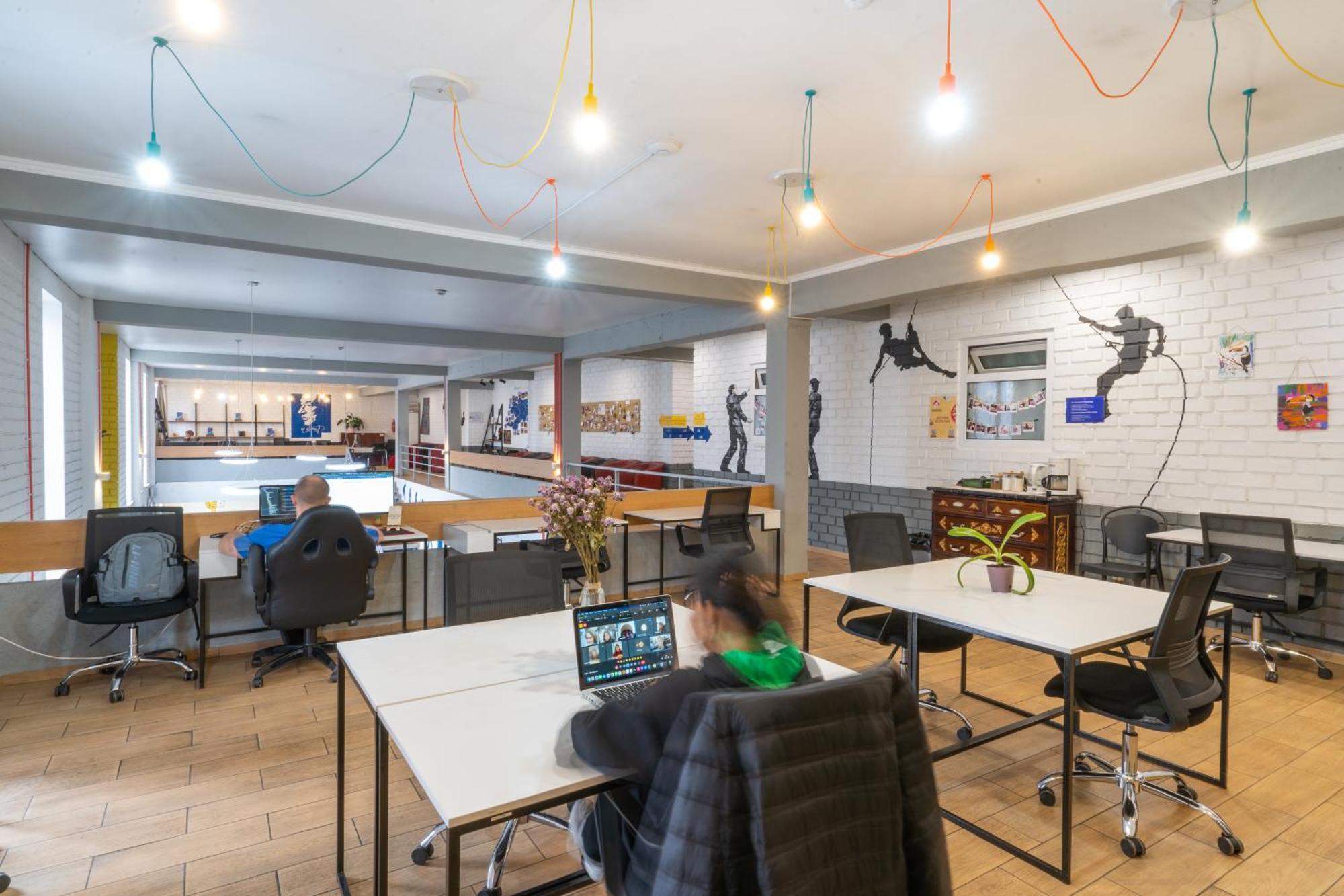 Ololofreelander Hostel&Coworking ビシュケク エクステリア 写真