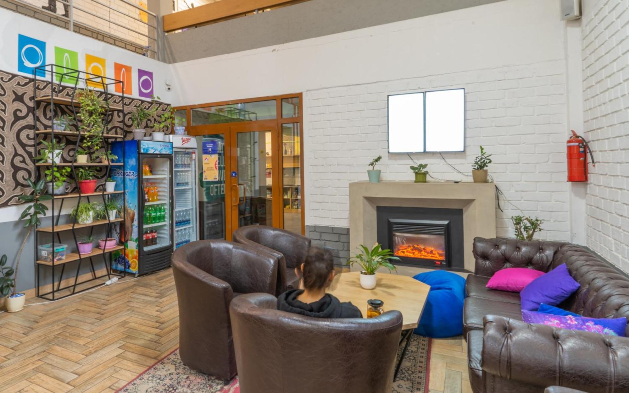 Ololofreelander Hostel&Coworking ビシュケク エクステリア 写真