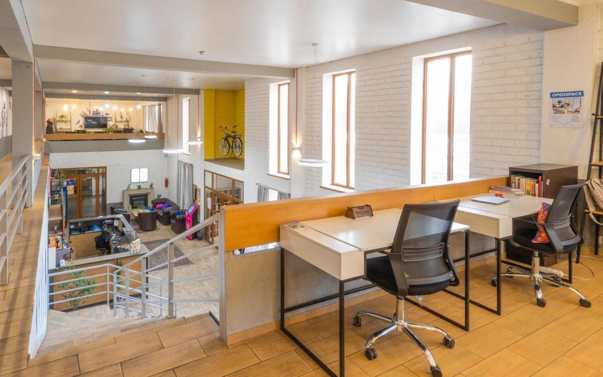 Ololofreelander Hostel&Coworking ビシュケク エクステリア 写真