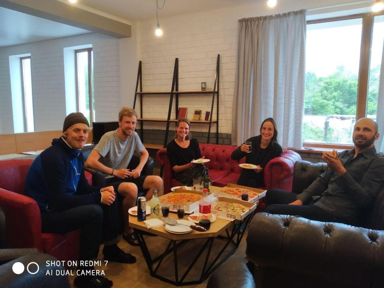Ololofreelander Hostel&Coworking ビシュケク エクステリア 写真