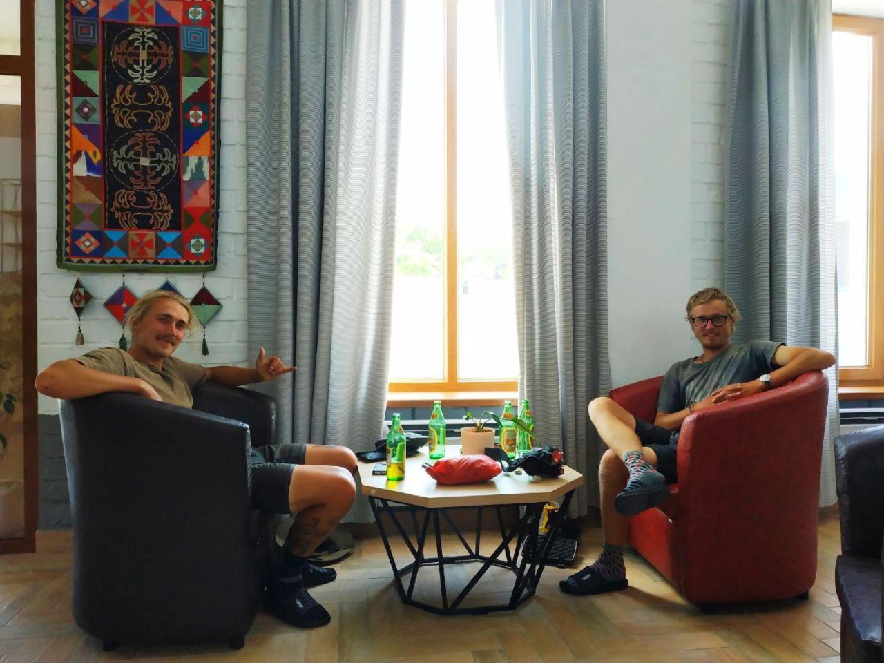 Ololofreelander Hostel&Coworking ビシュケク エクステリア 写真