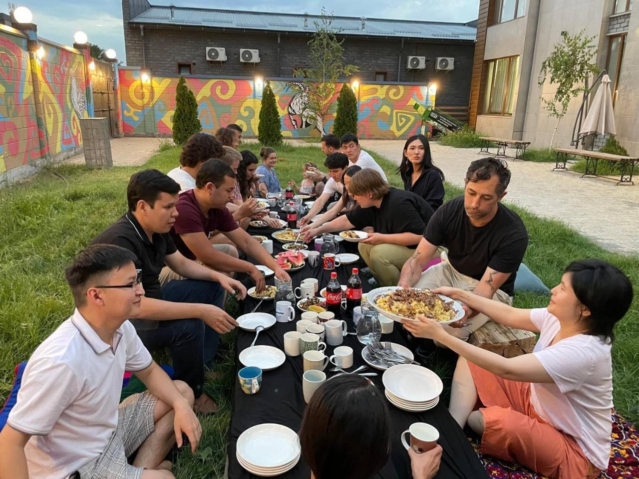 Ololofreelander Hostel&Coworking ビシュケク エクステリア 写真
