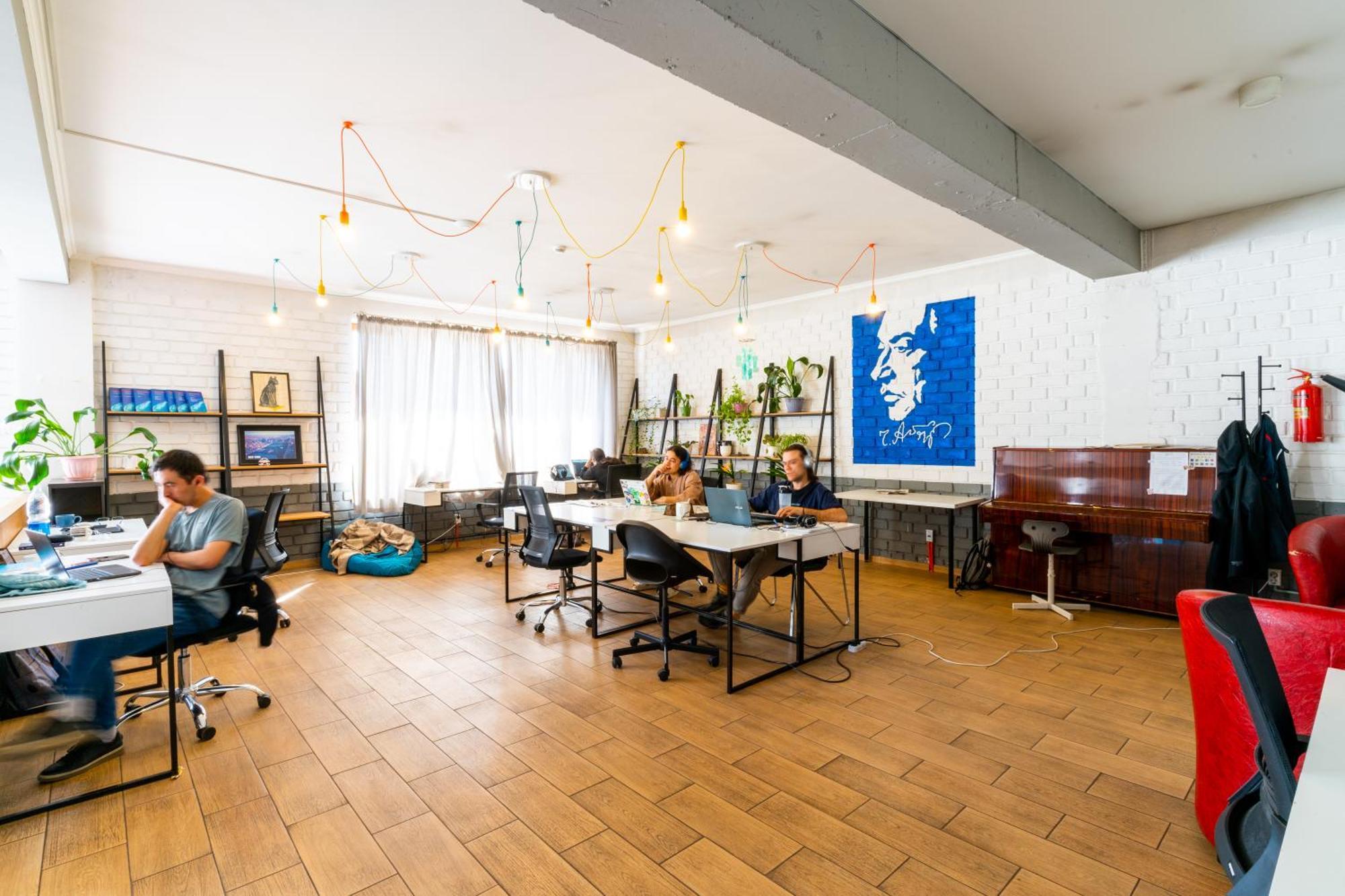 Ololofreelander Hostel&Coworking ビシュケク エクステリア 写真