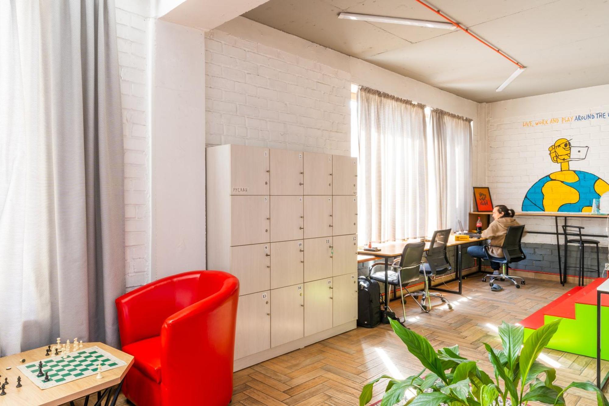 Ololofreelander Hostel&Coworking ビシュケク エクステリア 写真