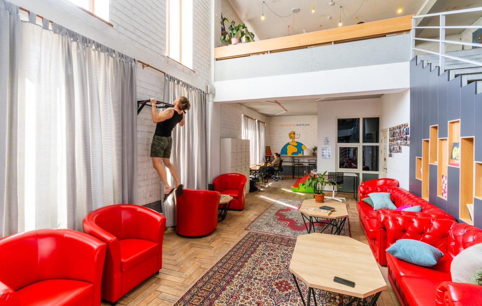 Ololofreelander Hostel&Coworking ビシュケク エクステリア 写真