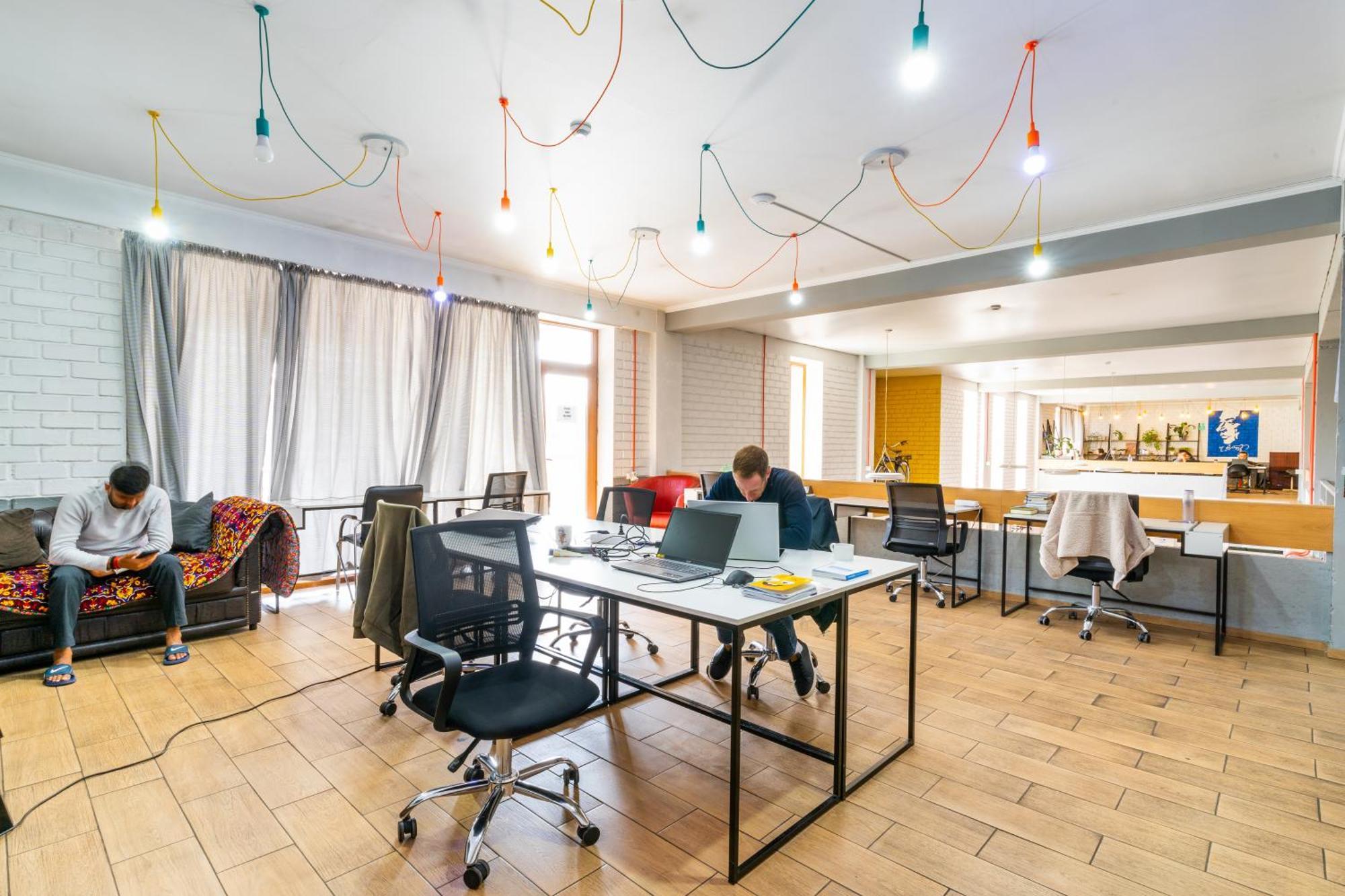 Ololofreelander Hostel&Coworking ビシュケク エクステリア 写真